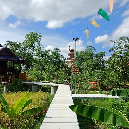 เรือนไทยใจสุขเอ๋ย Hotel Ban Bang Wa Luaran gambar
