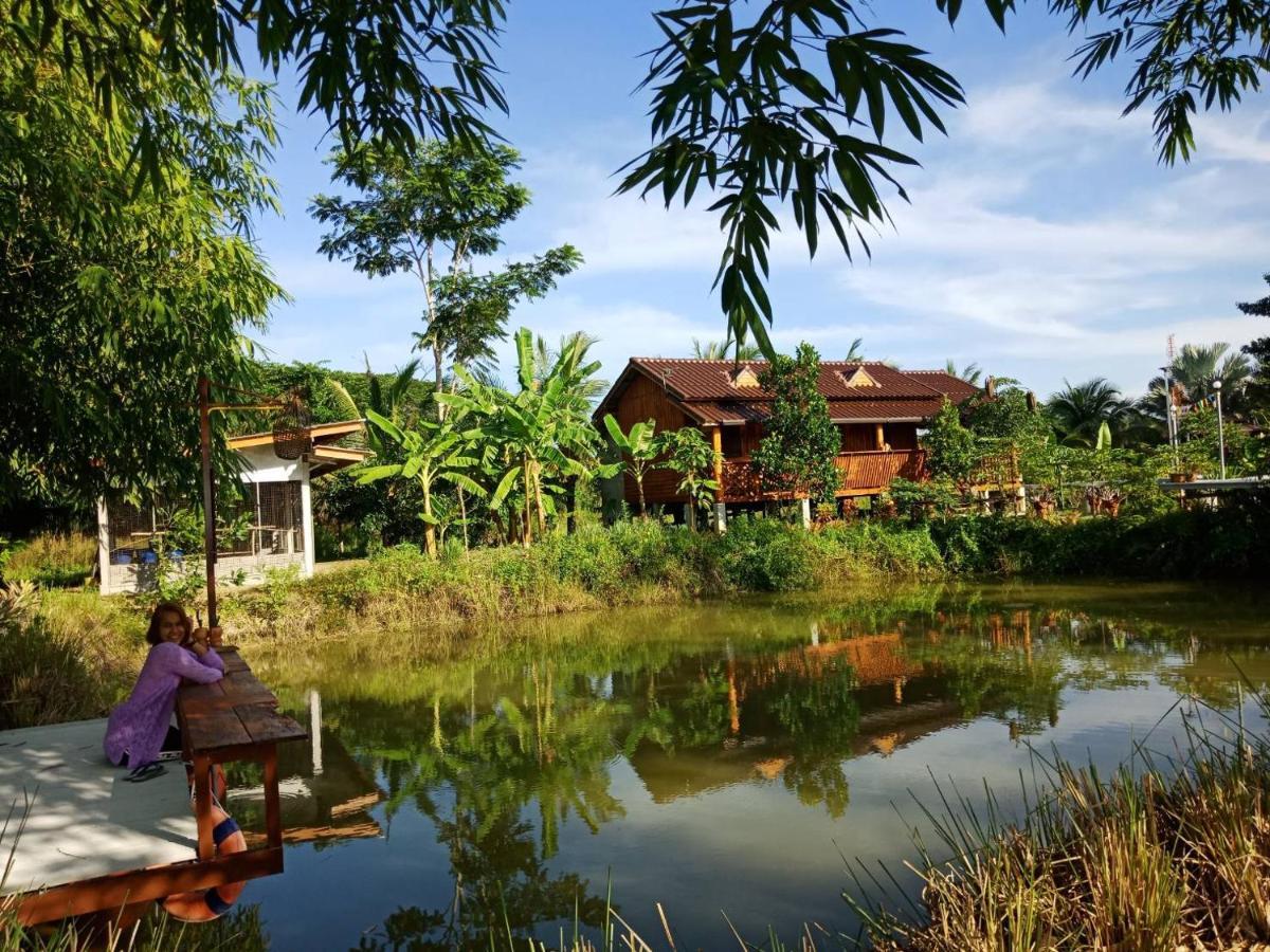 เรือนไทยใจสุขเอ๋ย Hotel Ban Bang Wa Luaran gambar