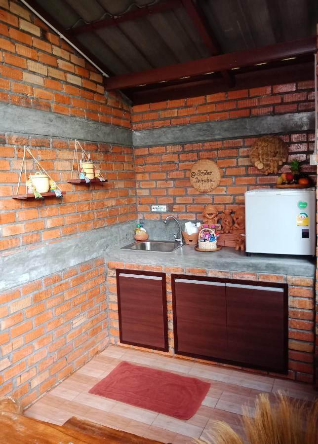 เรือนไทยใจสุขเอ๋ย Hotel Ban Bang Wa Luaran gambar