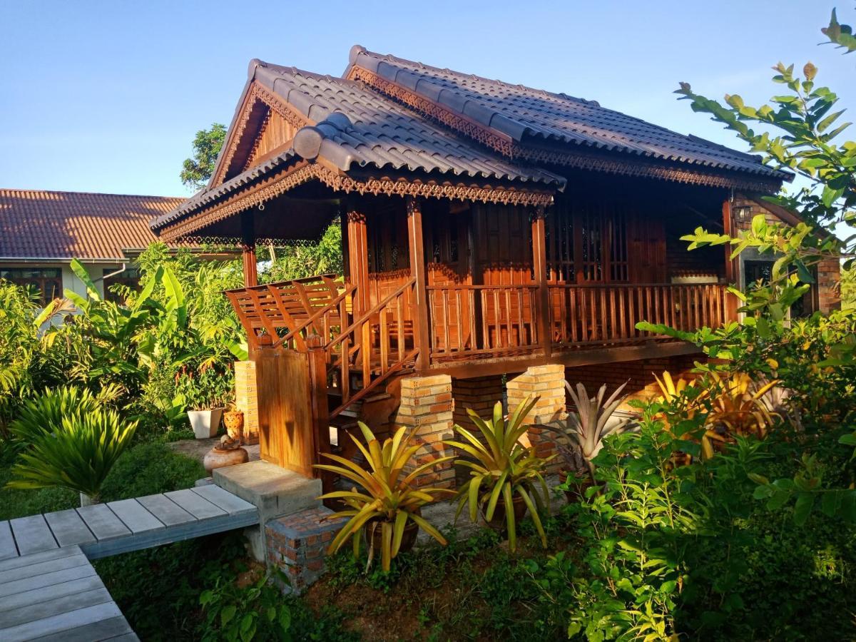เรือนไทยใจสุขเอ๋ย Hotel Ban Bang Wa Luaran gambar