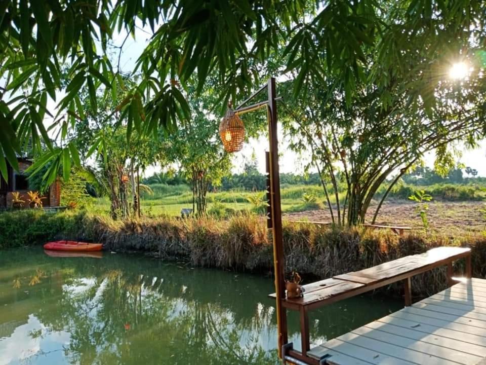 เรือนไทยใจสุขเอ๋ย Hotel Ban Bang Wa Luaran gambar