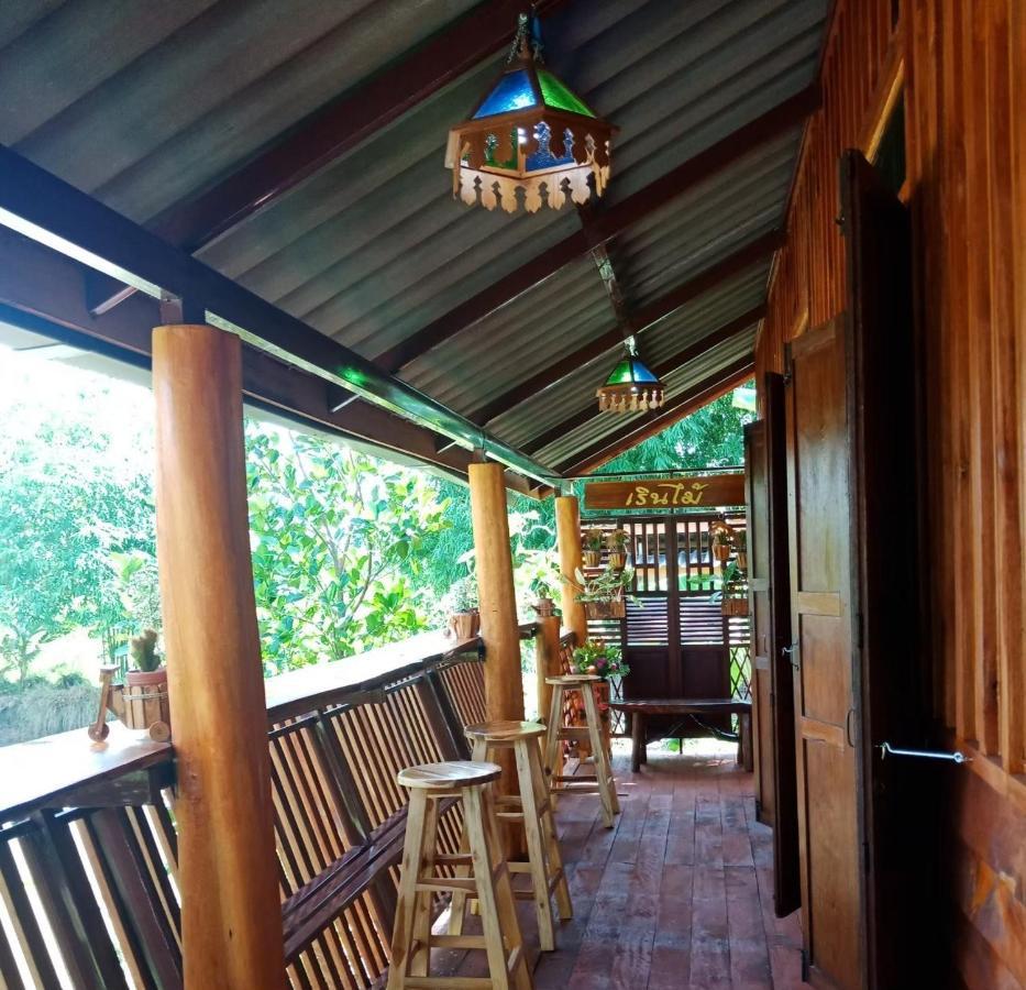 เรือนไทยใจสุขเอ๋ย Hotel Ban Bang Wa Luaran gambar