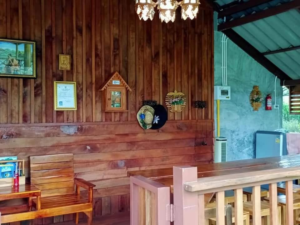 เรือนไทยใจสุขเอ๋ย Hotel Ban Bang Wa Luaran gambar