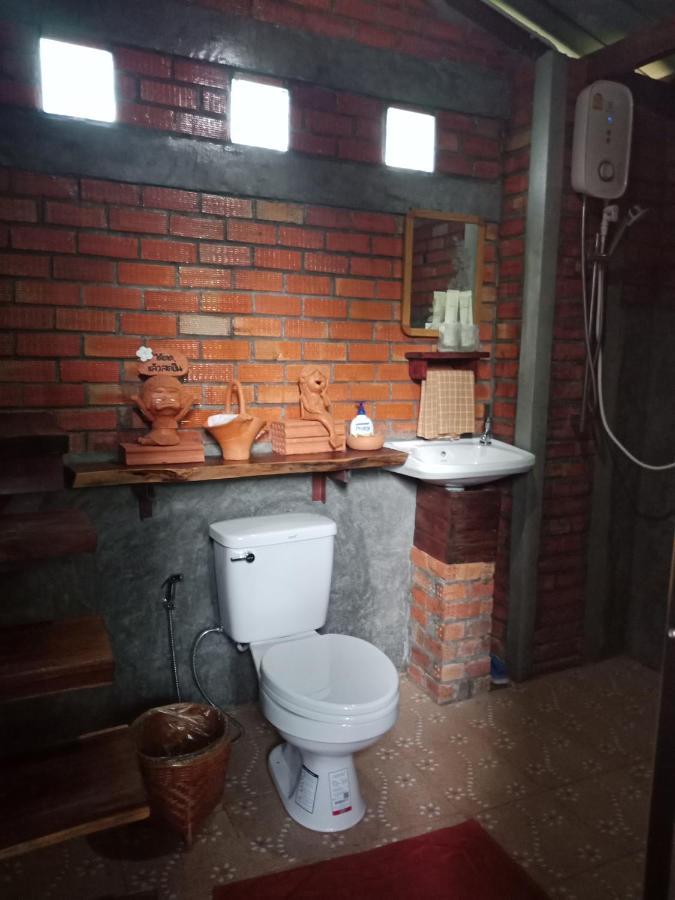 เรือนไทยใจสุขเอ๋ย Hotel Ban Bang Wa Luaran gambar