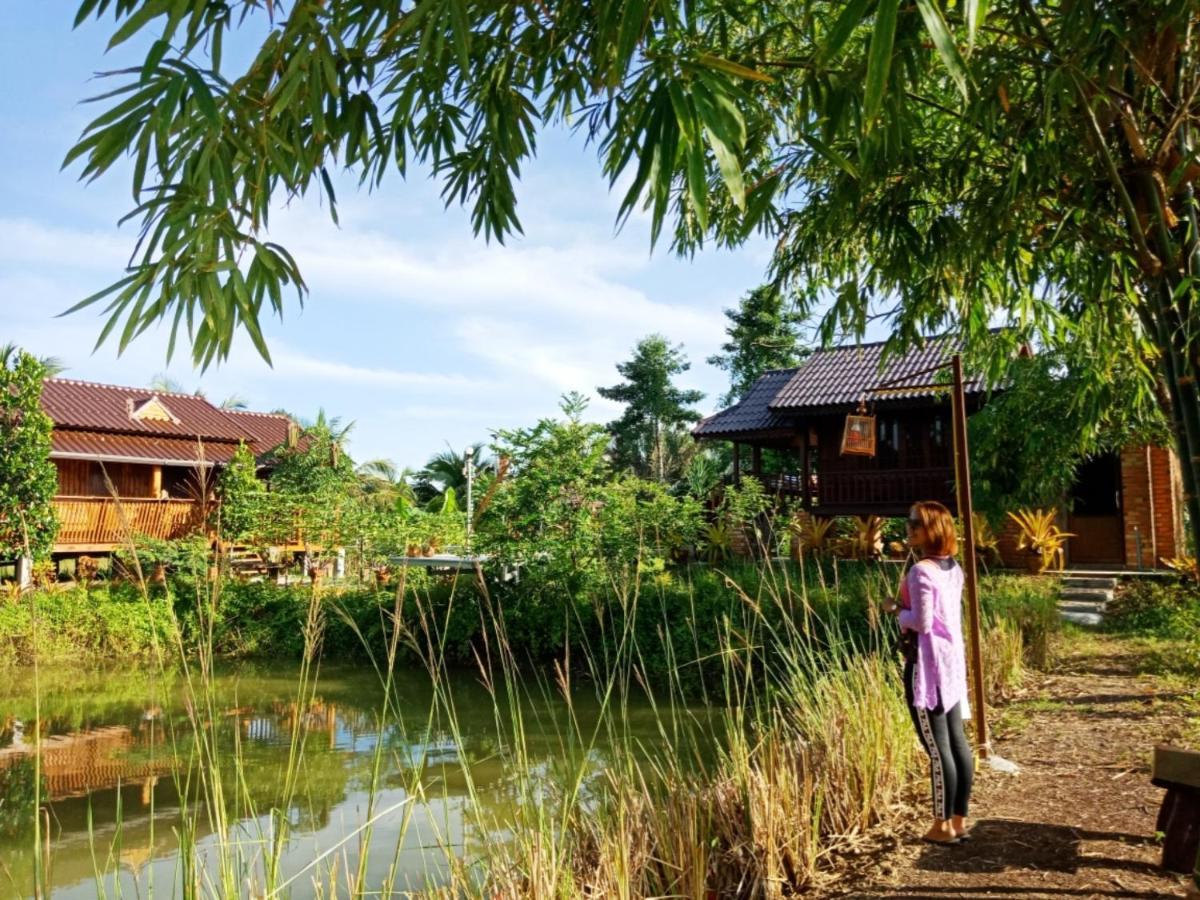 เรือนไทยใจสุขเอ๋ย Hotel Ban Bang Wa Luaran gambar