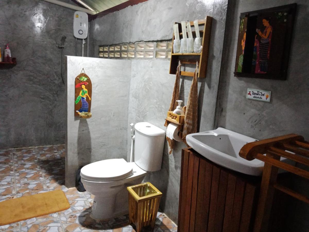 เรือนไทยใจสุขเอ๋ย Hotel Ban Bang Wa Luaran gambar