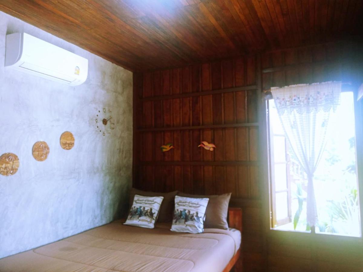 เรือนไทยใจสุขเอ๋ย Hotel Ban Bang Wa Luaran gambar