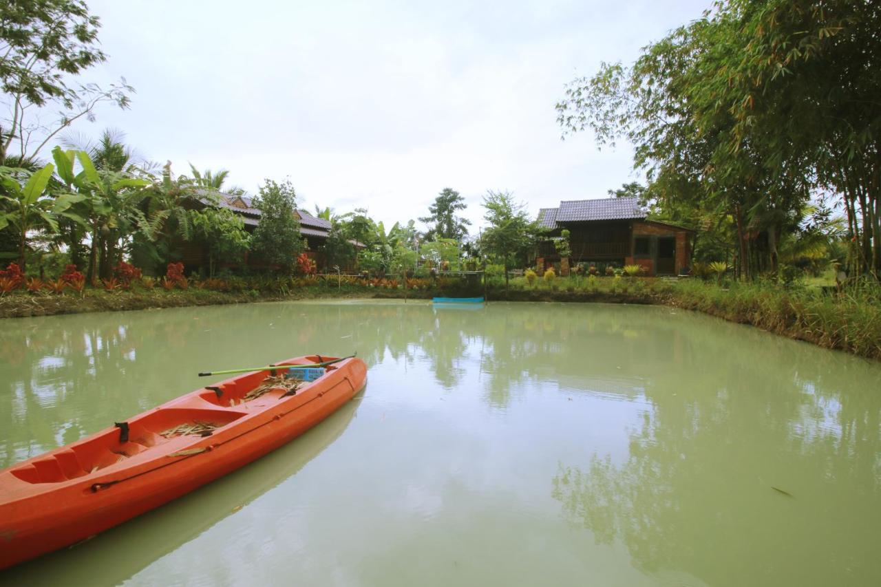 เรือนไทยใจสุขเอ๋ย Hotel Ban Bang Wa Luaran gambar
