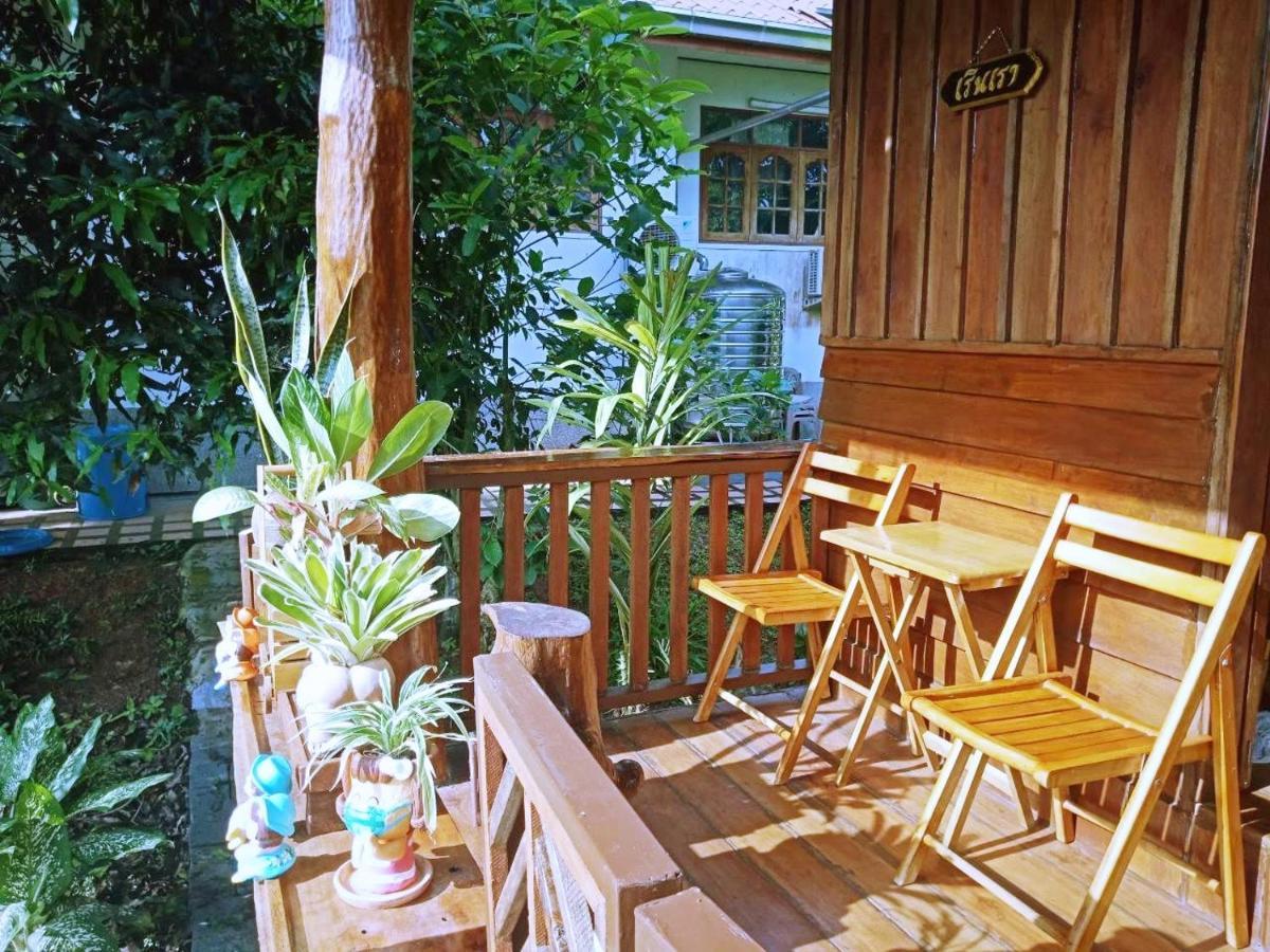 เรือนไทยใจสุขเอ๋ย Hotel Ban Bang Wa Luaran gambar