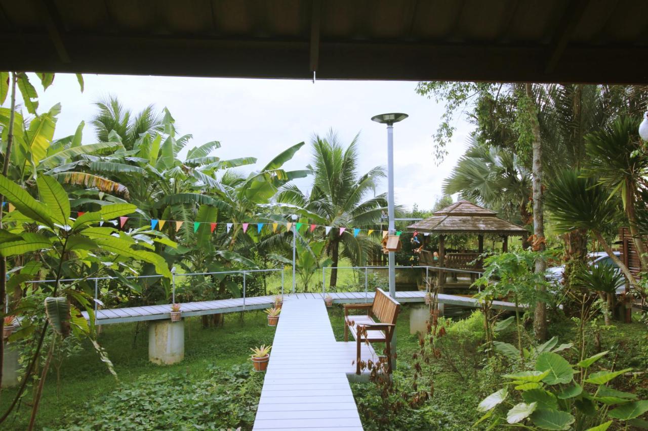 เรือนไทยใจสุขเอ๋ย Hotel Ban Bang Wa Luaran gambar