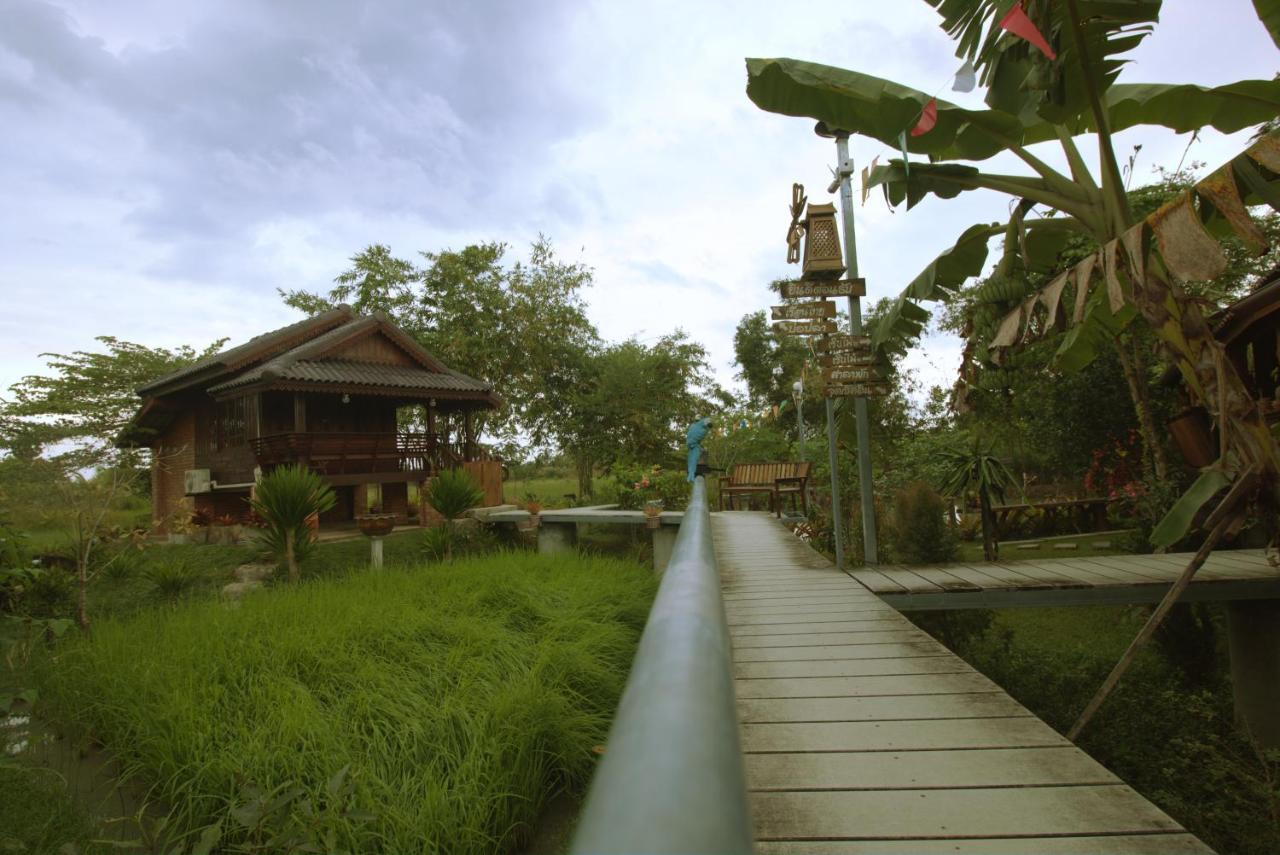 เรือนไทยใจสุขเอ๋ย Hotel Ban Bang Wa Luaran gambar
