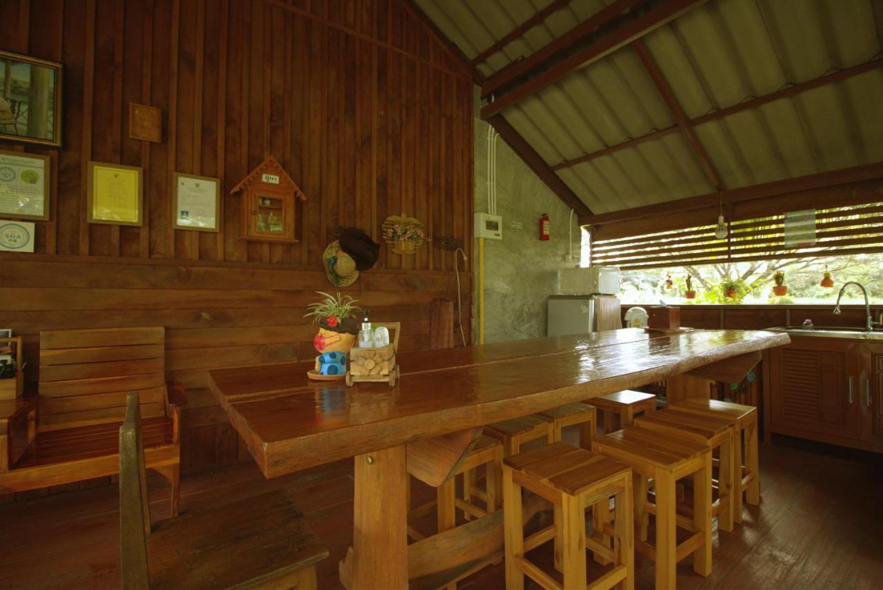 เรือนไทยใจสุขเอ๋ย Hotel Ban Bang Wa Luaran gambar
