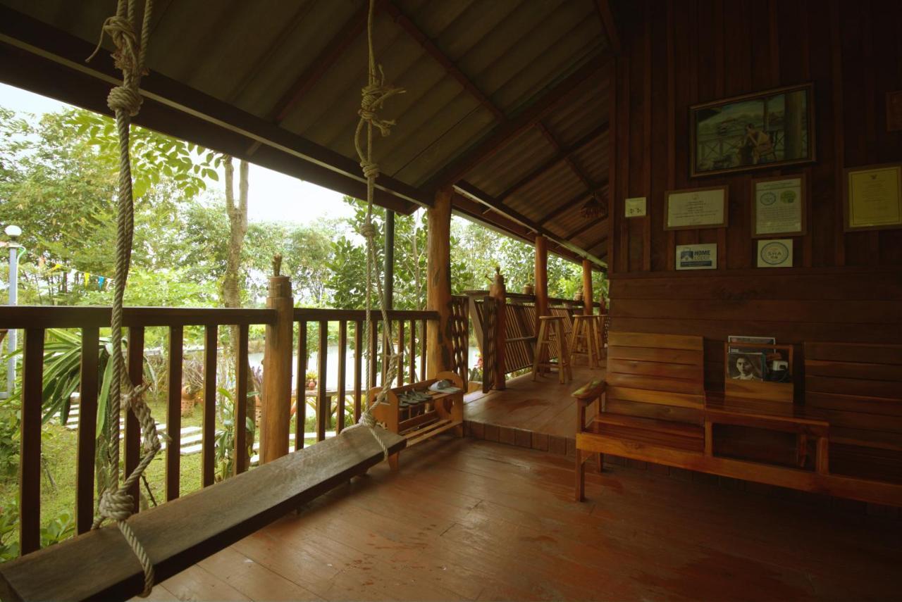 เรือนไทยใจสุขเอ๋ย Hotel Ban Bang Wa Luaran gambar