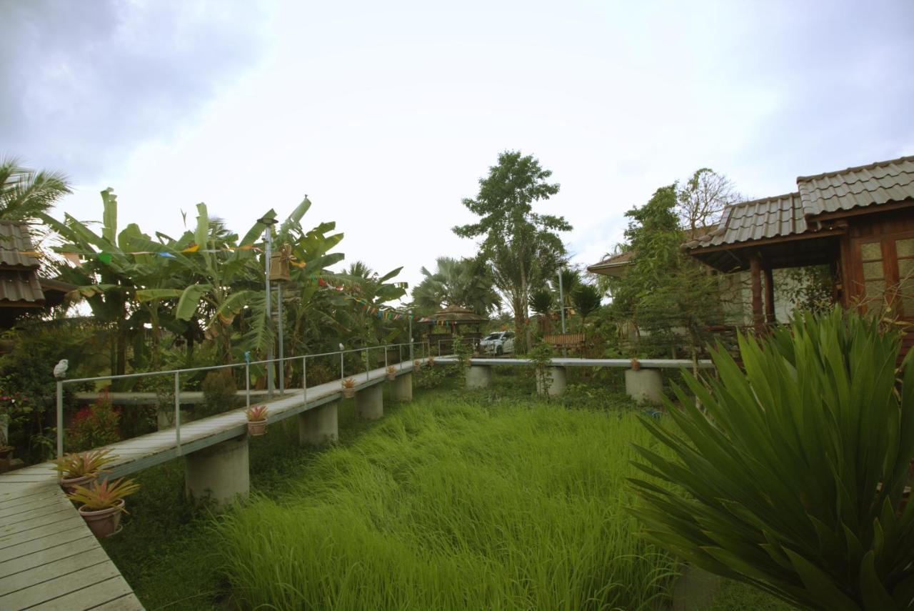 เรือนไทยใจสุขเอ๋ย Hotel Ban Bang Wa Luaran gambar