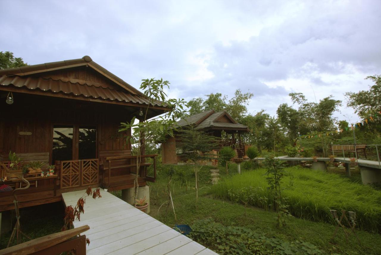 เรือนไทยใจสุขเอ๋ย Hotel Ban Bang Wa Luaran gambar
