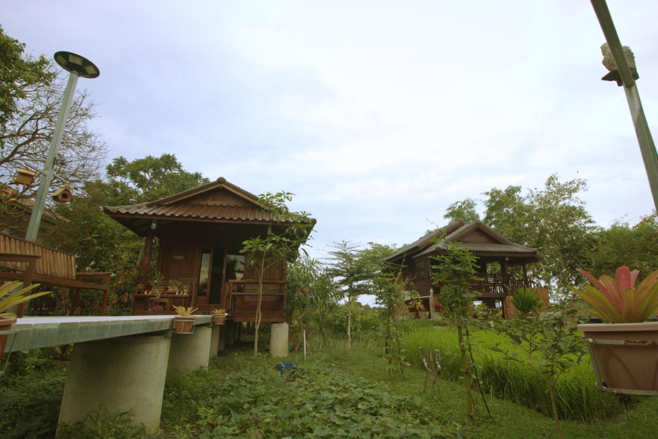 เรือนไทยใจสุขเอ๋ย Hotel Ban Bang Wa Luaran gambar