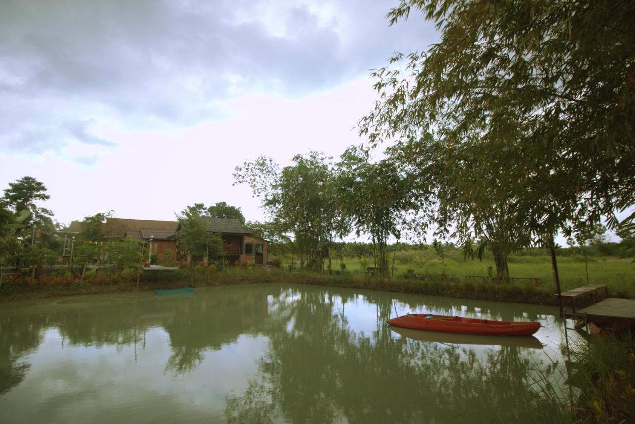 เรือนไทยใจสุขเอ๋ย Hotel Ban Bang Wa Luaran gambar
